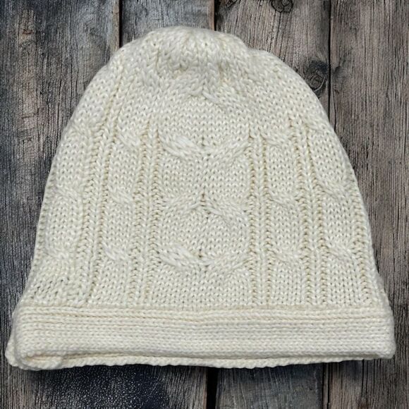 GAP Women’s Cable Knit Beanie Hat in the Size M/L in Ecru Color - Picture 2 of 4